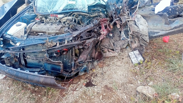 Kamyon ile otomobil çarpıştı: 1 ölü 1 yaralı