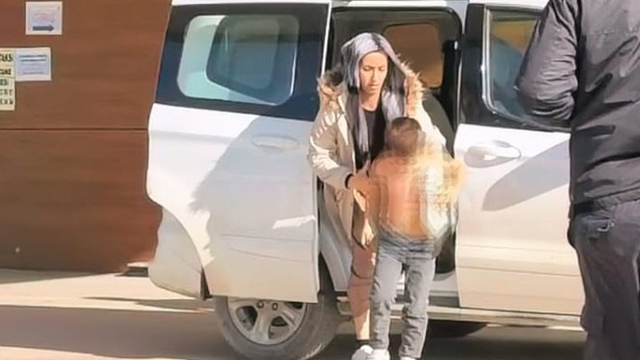 Üzerine, içinde kaynar su bulunan çaydanlık devrilen Ali İhsan yaralandı