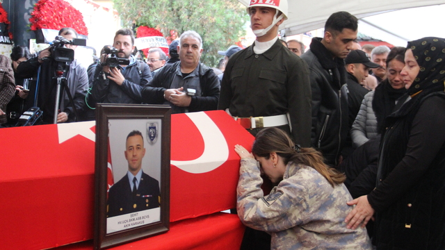 Şehit Astsubay Başçavuş Akın Karakuş, Sakarya'da son yolculuğuna uğurlandı (2)