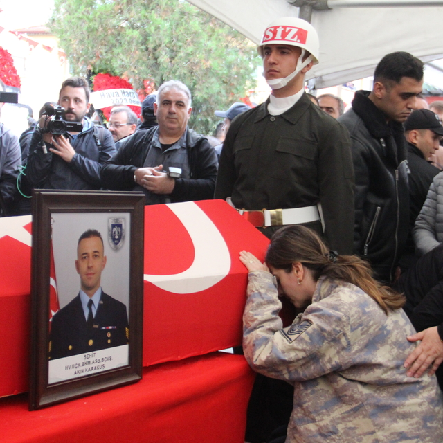 Şehit Astsubay Başçavuş Akın Karakuş, Sakarya'da son yolculuğuna uğurlandı...