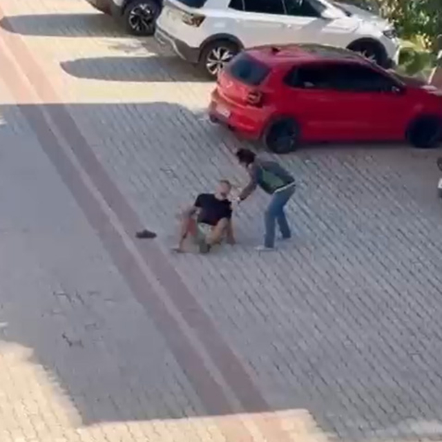 Annesiyle gönül ilişkisi olan kişiyi 22 bıçak darbesiyle öldürdü