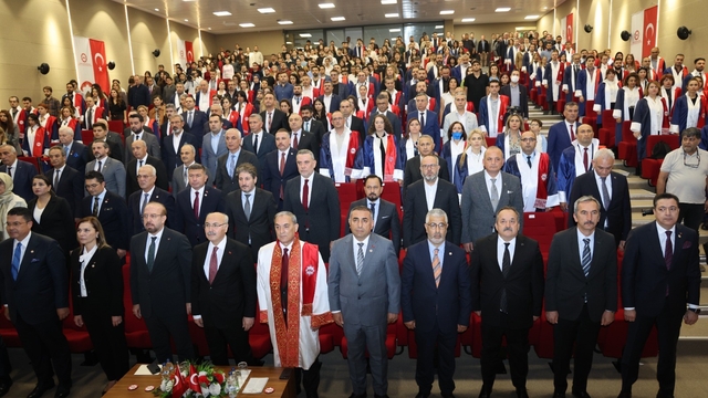 Bakan Yardımcısı Şatıroğlu: "Günlük 180 bin varil petrol üretip, 1.1 milyon varil petrol tüketiyoruz"
Adana Alparslan Türkeş Bilim ve Teknoloji Üniversitesi Akademik Yılı Açılışı Töreni düzenlendi