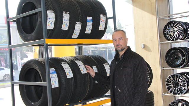 Kocaeli'de sürücüler kış lastiği taktırmak için servislerin yolunu tuttu