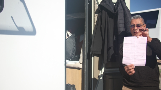 Marmaris'te karavanda yaşayan emekliye belediyeden "barınma tutanağı" şoku