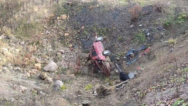Sinop'ta kontrolden çıkan otomobil uçuruma yuvarlandı: 1 ölü
Yakınları gece boyunca haber alamadı, aracı uçuruma yuvarlanmış halde bulundu