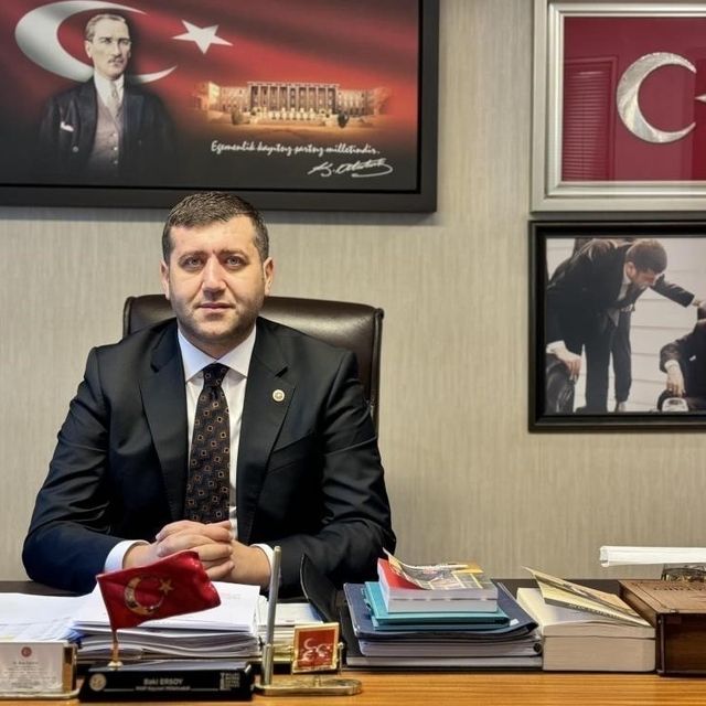 Baki Ersoy duyurdu: "SGK borçlarınızı taksitlendirebilirsiniz"
Yeni yapılan...