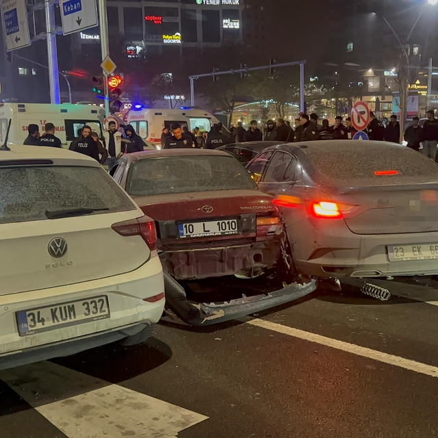 Elazığ'da zincirleme trafik kazası: 2 yaralı