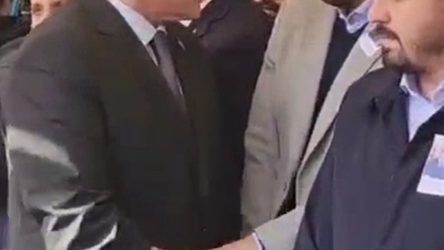 Milletvekili Çömez en ön safı istedi ama olmadı
İYİ Parti Milletvekili en ön safa girmek istedi, AK Partili Vekil izin vermedi