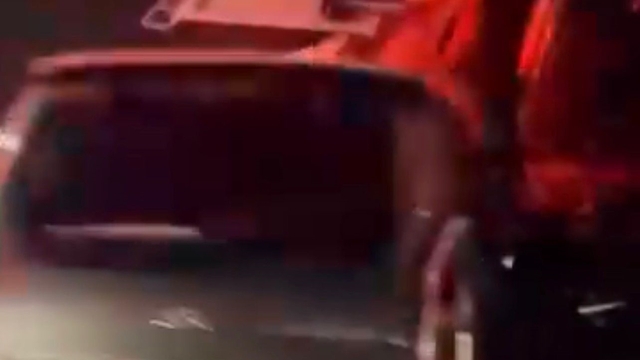 Yardım için duran TIR'a hafif ticari araç çarptı: 1 ölü, 5 yaralı