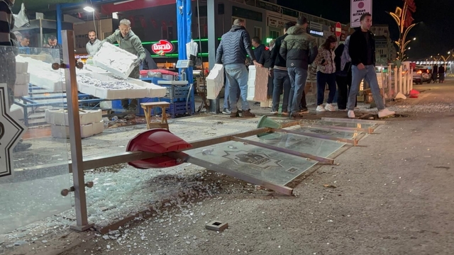 Aksaray'da alkollü sürücünün kullandığı otomobil 4 araca çarptıktan sonra durabildi