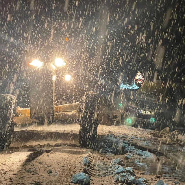 Ordu-Sivas kara yolu kar yağışı nedeniyle ulaşıma kapandı