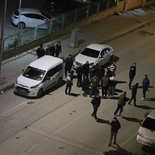 Hafif ticari araç ile çarpışan motosikletin sürücüsü yaralandı