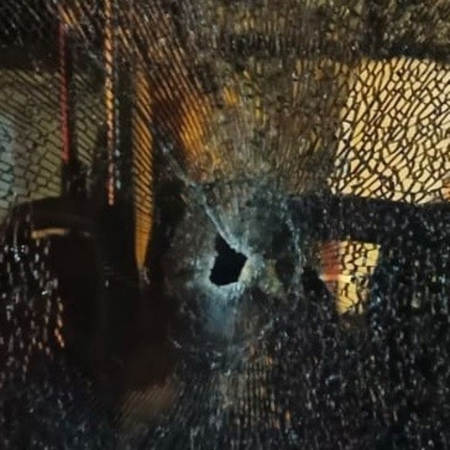 Çok sayıda yolcunun bulunduğu otobüse silahlı saldırı anı kamerada
Trafik t...