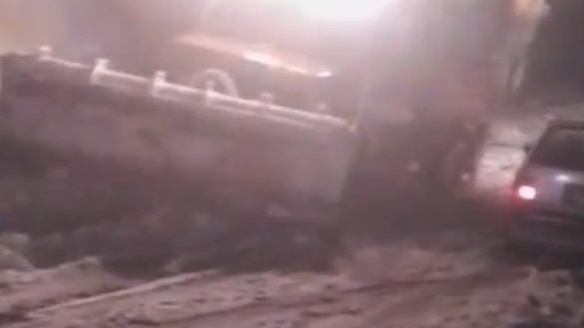 Malatya'da yoğun kar yağışı etkili oldu, çok sayıda araç yolda kaldı