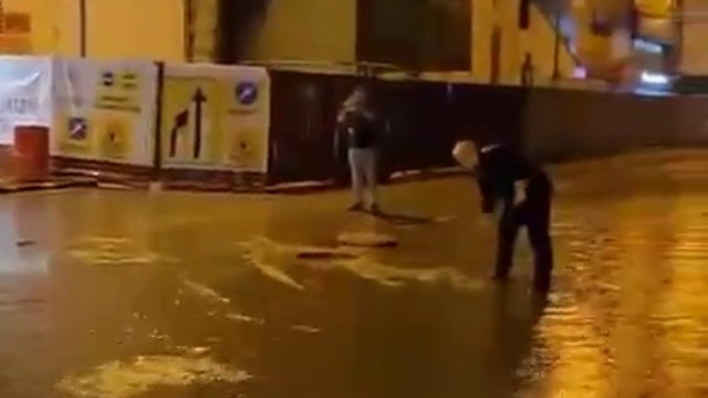 Hatay'da sağanak: Cadde ve yollar göle döndü