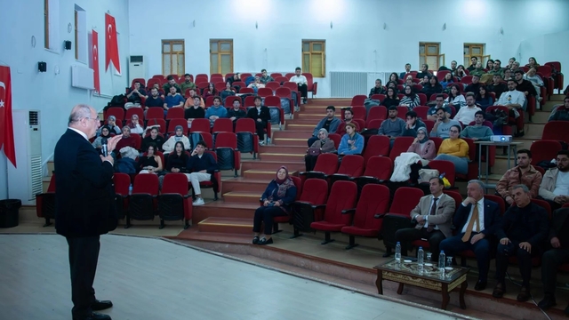 Prof. Dr. Polat, EBYÜ Tıp Fakültesinde 'Bir Başarı Öyküsü'nü anlattı