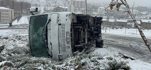 Nevşehir'de işçi servis midibüsü devrildi: 14 yaralı
