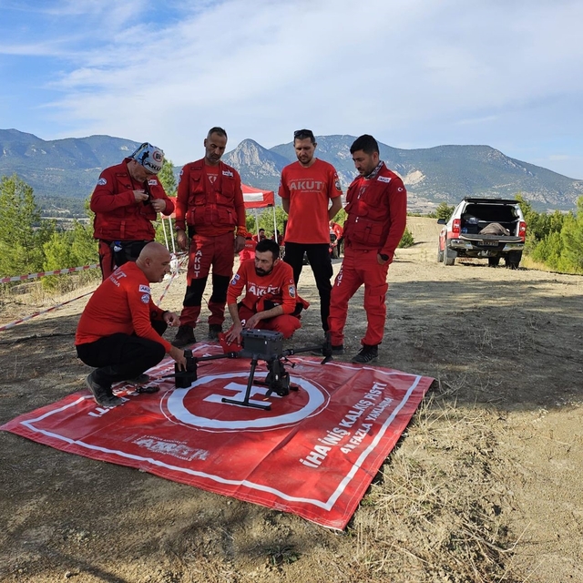 AKUT Ege ekipleri tatbikatlarla gönüllülerini her an göreve hazır hale geti...