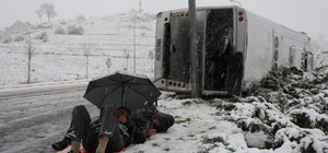 Kaza sonrası sağlık ekiplerini şemsiye ile yatarak bekledi
Nevşehir'de işçi...