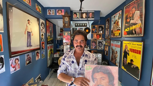 İzmir'in nostaljik sokağında Ferdi Tayfur esintisi
Ailenin tek tutkusu: Yeğeninin adı Ferdi Tayfur