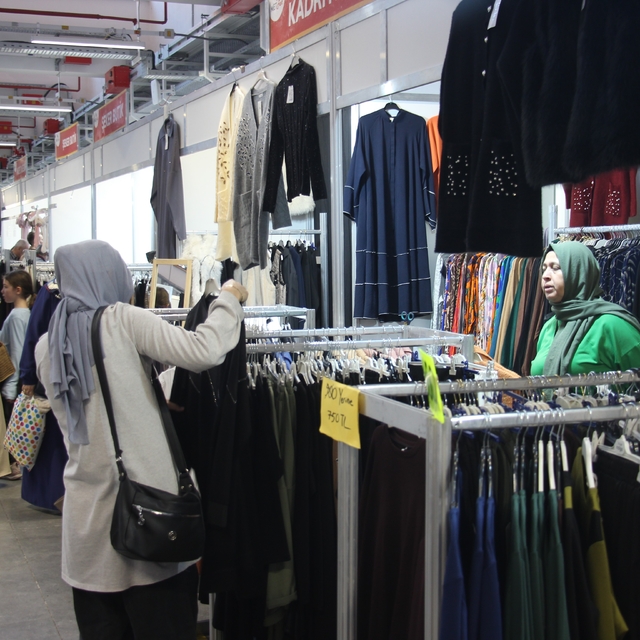 Aydın'daki giyim festivali yoğun ilgi görüyor