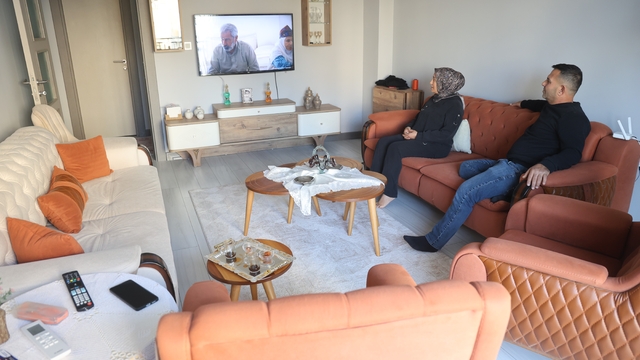 Hataylı depremzede soğuk kış günlerini yeni yuvasında geçirecek
"Allah devletimizden razı olsun, biz evlerin bu kadar güzel olacağını hiç düşünmüyorduk"