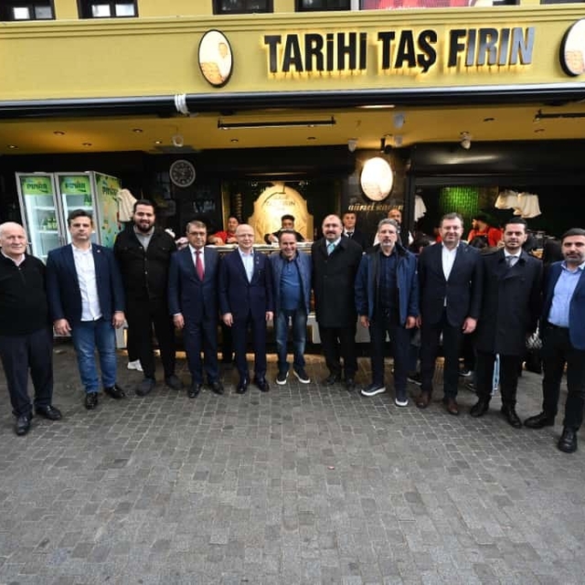 AK Parti Bursa İl Başkanı Davut Gürkan çarşı esnafıyla bir araya geldi