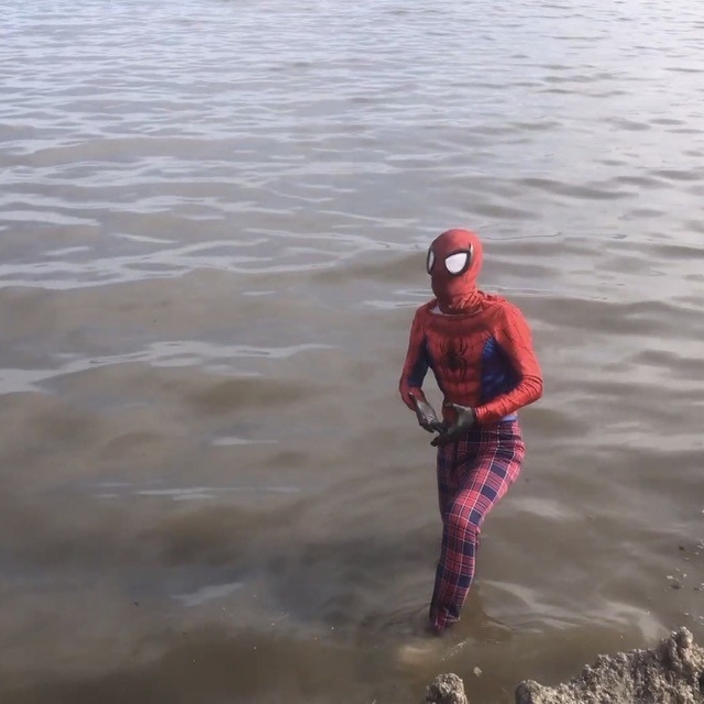 İzmirli Spiderman'den Van Gölü'ne dikkat çeken dalış