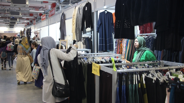 Aydın'daki giyim festivali yoğun ilgi görüyor