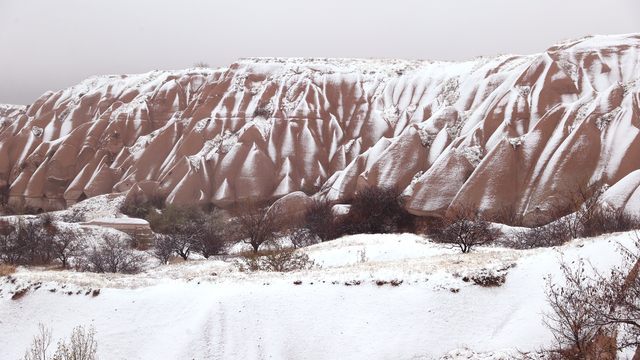 Kapadokya'da mevsimin ilk karı yağdı