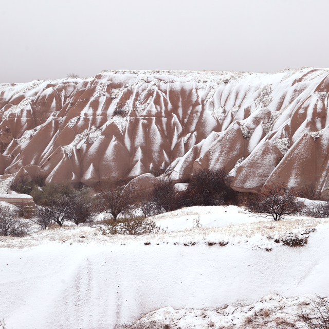 Kapadokya'da mevsimin ilk karı yağdı