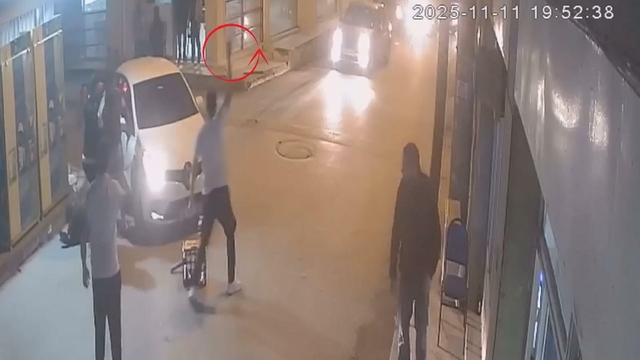 İzmir'de 1 kişinin öldüğü, 3 kişinin de yaralandığı olayın görüntüleri ortaya çıktı