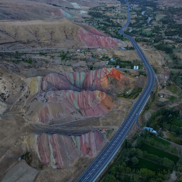 45 milyon yılda oluştu
Erzurum'un Oltu ilçesinde doğanın renkli yüzü: Gökku...