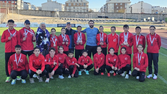 Avrupa'da tarih yazdılar, Bandırma'da tebrikleri topladılar
Milli sporculara Bandırma'da anlamlı kutlama
Avrupa şampiyonları, Bandırma'da onurlandırıldı