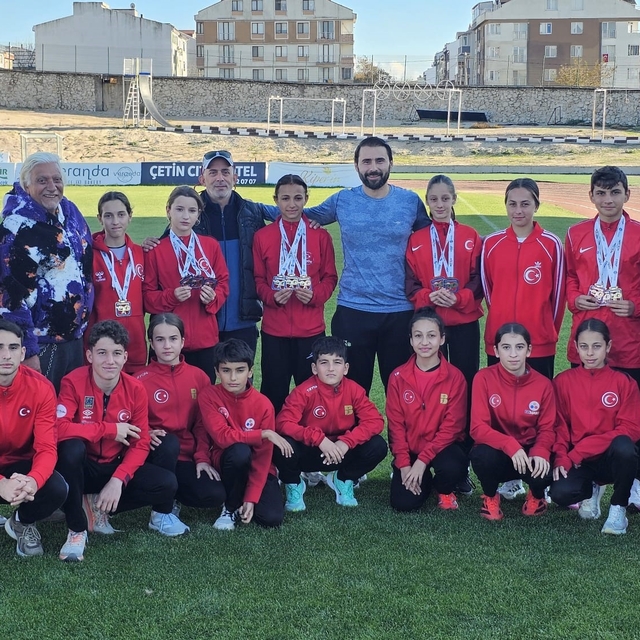 Avrupa'da tarih yazdılar, Bandırma'da tebrikleri topladılar
Milli sporcular...