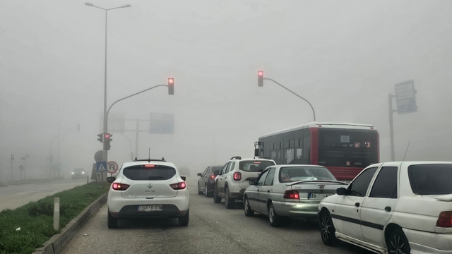 Bandırma'da sabah saatlerinde yoğun sis etkili oldu
