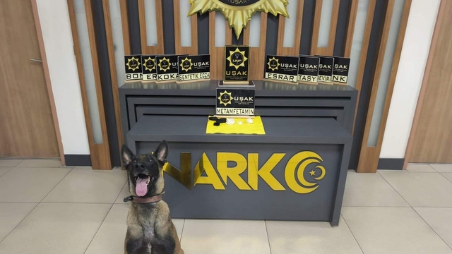 Uşak'ta otomobillerde uyuşturucu ele geçirildi