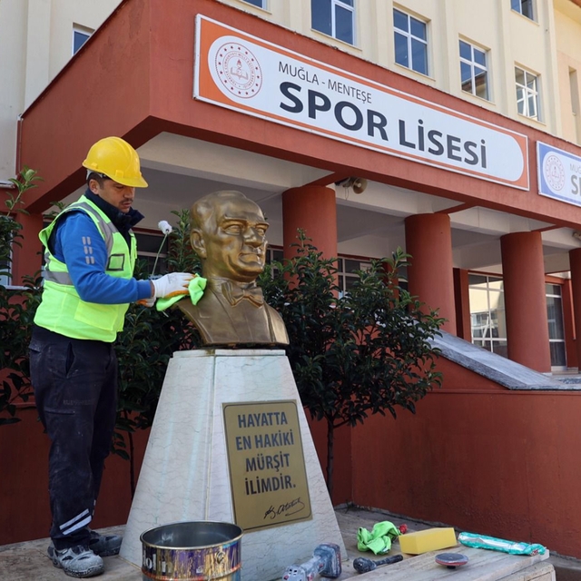 Muğla Büyükşehir'den okullara ara tatil bakımı