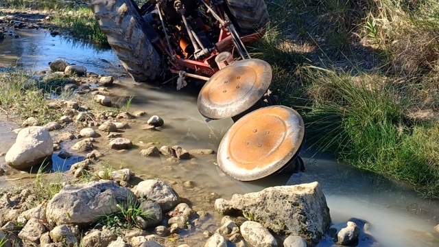 Antalya'da traktörün altında kalan sürücü yaşamını yitirdi