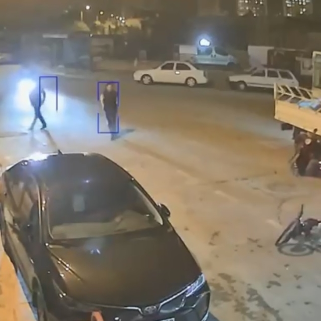 Motosikletten düştükten sonra yaya olarak kaçtılar