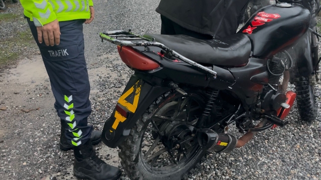 Sakarya'da abartı egzoz kullanan 25 araç trafikten men edildi