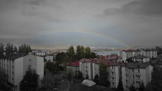 Tatvan'da yağmur sonrası gökkuşağı