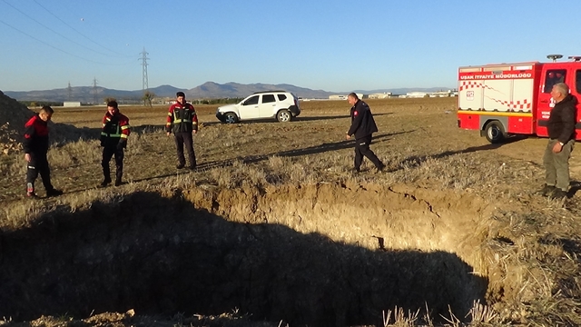Uşak'ta kuyuya düşen keçiyi itfaiye kurtardı