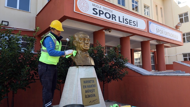 Muğla Büyükşehir'den okullara ara tatil bakımı