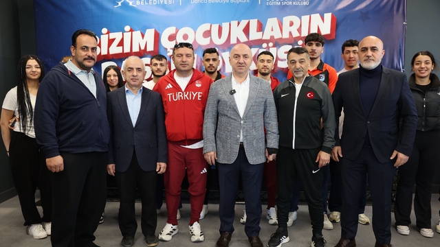 Başkan Bıyık milli sporcularla bir araya geldi
