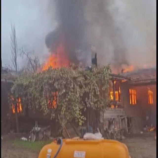 Amasya'da tek katlı ev yandı