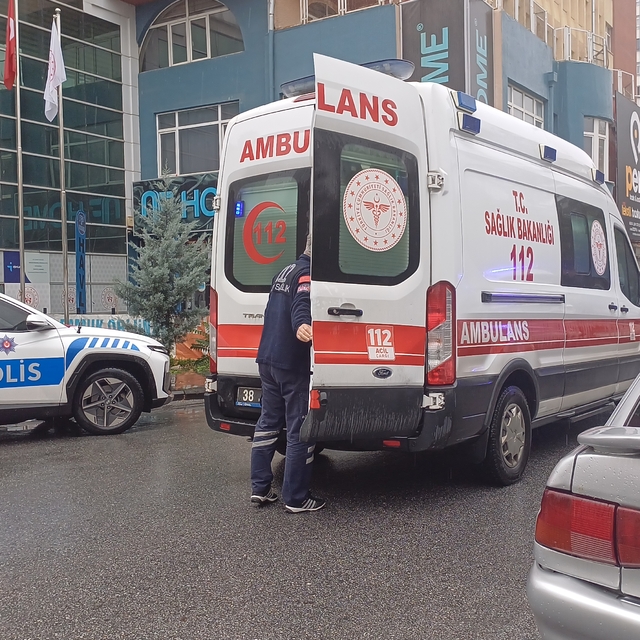 Kayseri'de bıçaklı kavga: 1 yaralı