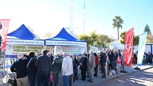 Büyükşehir'in ata tohumları Didim'de dağıtıldı