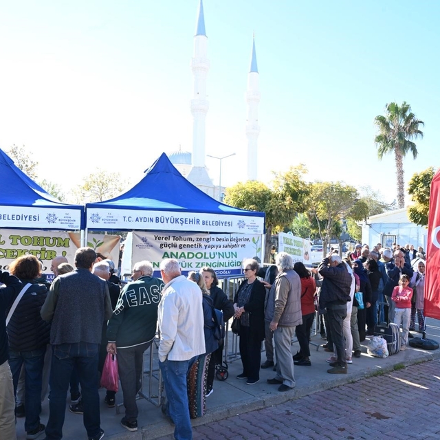 Büyükşehir'in ata tohumları Didim'de dağıtıldı