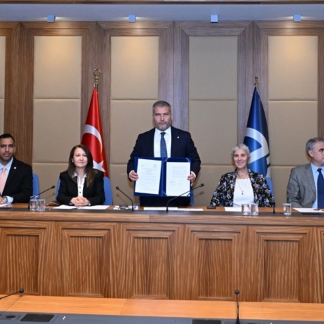 Anadolu Üniversitesi ve AIOA arasında akademik iş birliği